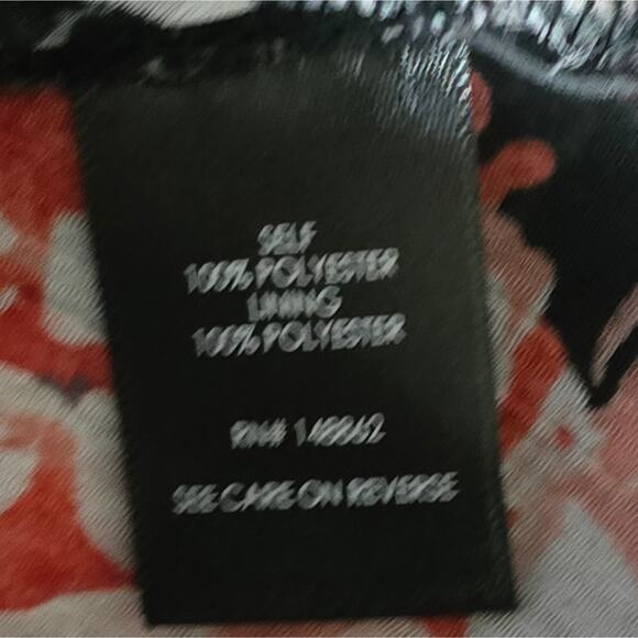 Torrid Black and Red Floral Chiffon Hanky Hem Cold Shoulder Top Plus Size 2X - Picture 10 of 11